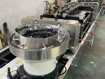 Film Width 1200mm Fully Automatic 3 Side Seal Packaging Machine With Slide Zipper